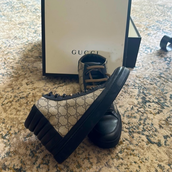 Gucci Men’s Hightop Sneakers Black/Beige Size 8.5!